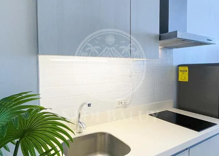 Sadi Baluy Cozy Near Rockwell With Free Pool Access *